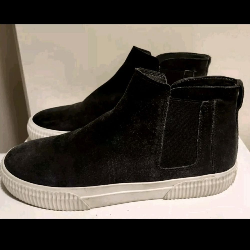 Vince. "Kelowna" Black Suede Slip-on High Top Sneakers sz.6/36 Ret. $295